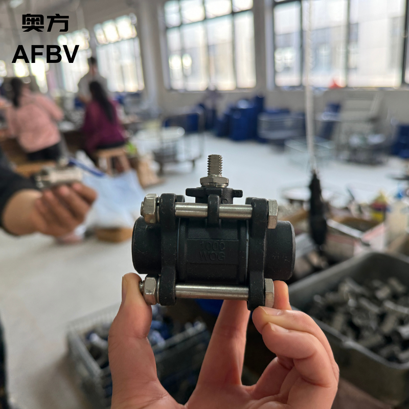 Circular symbol with an arrow